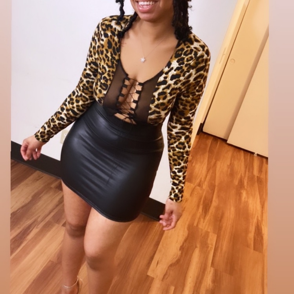 Cheetah Print Lace-up Top - Picture 2 of 4